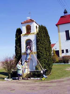 Na zdj�ciu&nbsp;&nbsp;- mieszkanki Wysokiej stroj� przed �wi�tami Wielkanocnymi bo�� m�k�.
